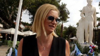 Η Ραχήλ Μακρή αποκάλυψε το... κρυφό μήνυμα στο εμβόλιο της Moderna