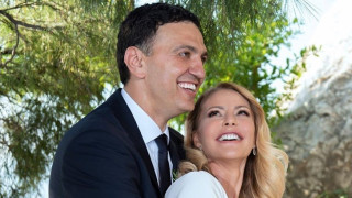 Πατέρας έγινε ο Βασίλης Κικίλιας- Η Τζένη Μπαλατσινού γέννησε ένα υγιέστατο αγοράκι