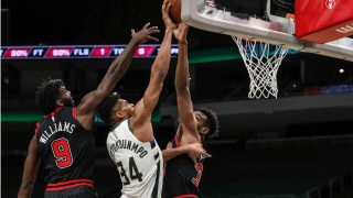 Πάρτι με σούπερ Γιάννη οι Μπακς, νίκες για Λέικερς, Μάβερικς