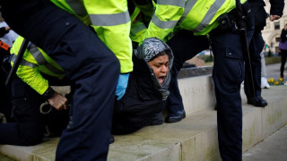 Οργή στο Λονδίνο για το lockdown: Πόλεμος με την αστυνομία και συλλήψεις