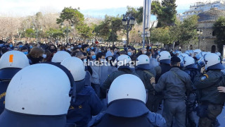 Ένταση μεταξύ φοιτητών και ΜΑΤ στο κέντρο της Θεσσαλονίκης