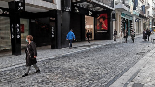 Μήπως θα έπρεπε να ανοίξει το λιανεμπόριο αντί των σχολείων;