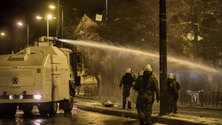 Αστυνομία: Νερό αντί για χημικά στους διαδηλωτές