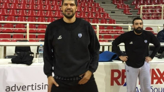 Φόρεσε τα «ασπρόμαυρα» ο Λάζαρος!