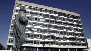 Εισβολή κουκουλοφόρων στο κτίριο διοίκησης του Α.Π.Θ.