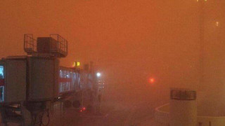 Το αεροδρόμιο του Ριάντ... βάφτηκε κόκκινο! (pics)
