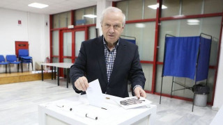 Πρόεδρος ξανά με 316 ψήφους