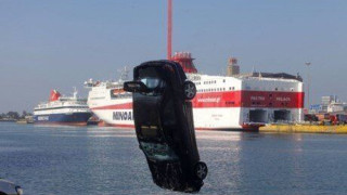 «Βουτιά» αυτοκινήτου στα νερά του λιμανιού του Ηρακλείου