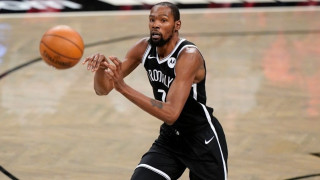 NBA: Μπάχαλο με Ντουράντ, ασταμάτητοι Γιάννης και Μπακς