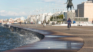 Σε βαθύ κόκκινο η Θεσσαλονίκη - Κλείνουν σχολεία και λιανεμπόριο