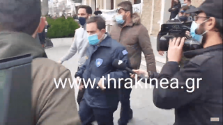 Απίστευτες σκηνές στην Ορεστιάδα: Πέταξαν αυγά, πέτρες και κροτίδες στον Μηταράκη!