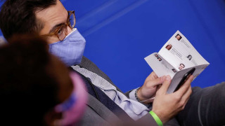 Εκπρόσωπος του Μπάιντεν απείλησε δημοσιογράφο!