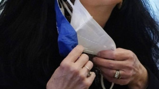 ΗΠΑ: Με μάσκα και οι εμβολιασμένοι στους εσωτερικούς χώρους