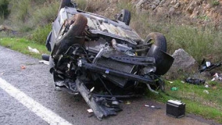 Θανατηφόρο τροχαίο στην Πατρών - Κορίνθου: ΙΧ έπεσε σε σταθμευμένο φορτηγό, νεκροί οι δύο επιβαίνοντες