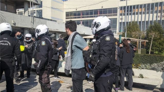 Επεισόδια στο ΑΠΘ: Στα δικαστήρια οδηγούνται οι συλληφθέντες -Νέες συγκεντρώσεις