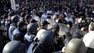 Διαδήλωση Αλβανών στα Σκόπια! Ενταση και συνθήματα για «UCK»!