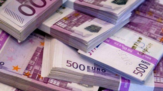 Bloomberg: Στα 62 δις ευρώ οι εκροές από τις ελληνικές τράπεζες