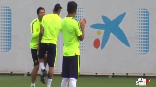 Γονατιά του Νεϊμάρ στην «οικογενειακή χώρα» του Λουίς Σουάρεζ! (video)