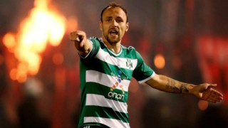 Τους έπιασε στα… τσίσα (pic)