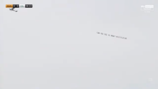 Καζούρα με... αεροπλανάκι από τους οπαδούς της Ρέιντζερς