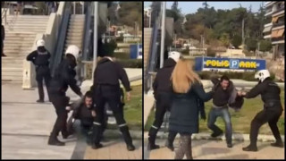 Σε διαθεσιμότητα ο αστυνομικός για τον ξυλοδαρμό του νεαρού στη Ν. Σμύρνη