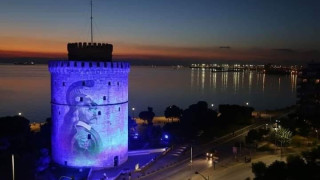 Η viral, αλλά fake φωτογραφία με τον Κολοκοτρώνη στο Λ. Πύργο και η αλήθεια