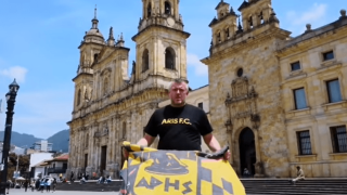 «Χρόνια πολλά Αρειανάρα από την κιτρινόμαυρη Κολομβία»