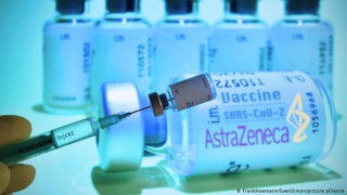AstraZeneca: Ποια σπάνια, αλλά σοβαρή παρενέργεια αναγνωρίστηκε