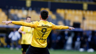 Τα... desperado πιστόλια του Δημήτρη Μάνου