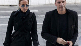ΒΙΝΤΕΟ - ΝΤΟΚΟΥΜΕΝΤΟ: O προπηλακισμός του Βαρουφάκη στα Εξάρχεια 