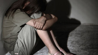 Ακόμη μία κτηνωδία: Ο φίλος της μητέρας βίαζε την 13χρονη κόρη της