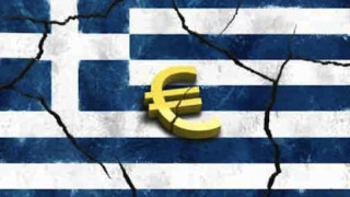 Νέα δημοσκόπηση: Ένας στους δύο Έλληνες δεν ωφελήθηκε από το ευρώ 