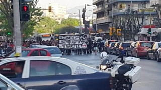 ΤΩΡΑ: Πορεία αντιεξουσιαστών στο κέντρο της Θεσσαλονίκης 