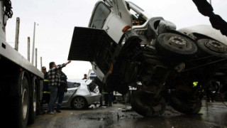 Γρεβενά: Έκλεψαν φορτηγό και τράκαραν