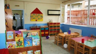 Αλεξανδρούπολη: Τι καταγγέλλουν οι γονείς για τις βρεφονηπιοκόμους που κλείδωναν 3χρονα παιδιά σε αποθήκη