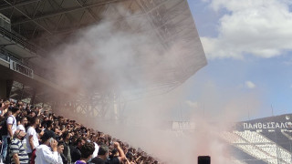 ΠΑΟΚ: Φανέλες και μπάλες στον κόσμο από τους παίκτες