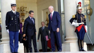 Ο Παπανδρέου τρολάρει τον Σαρκοζί για το δημοψήφισμα! 