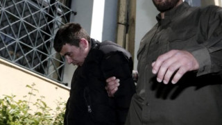 Για μισή ώρα έξω από τον Κορυδαλλό ο πατροκτόνος