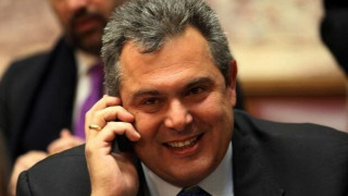 Πάνος Καμμένος: Κλείνει τα 50 και κερνούσε γλυκά στη Βουλή!