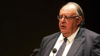 Πάγκαλος: Διώχνουν το Βαρουφάκη κλοτσηδόν με ροχάλες & φτυσίματα & δεν φεύγει
