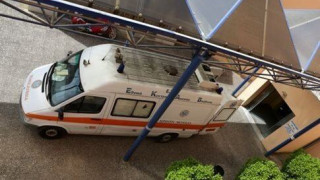 Νεκρό 3χρονο αγοράκι που έπεσε από φωταγωγό