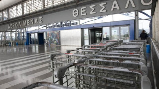  Παραλύουν τα αεροδρόμια