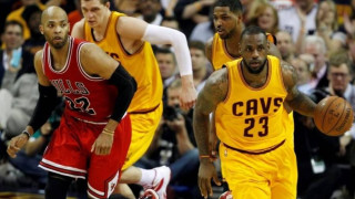 Ο Λεμπρόν πήρε το... όπλο του (videos)