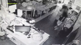 Θεσσαλονίκη: Δύο ληστές ξήλωσαν ταμειακή από ζαχαροπλαστείο!