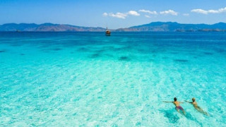 Μπίρα, θάλασσα και υπερεκτίμηση δυνάμεων. Στο νερό δεν χρειάζεται να αποδείξουμε τίποτα