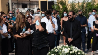 Ράγισαν καρδιές στην κηδεία της 7χρονης Αναστασίας - Απαρηγόρητη η οικογένεια της Ερ. Πρεζεράκου