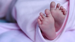 Έρχονται οι «νταντάδες της γειτονιάς» με επιδότηση 200-250 ευρώ
