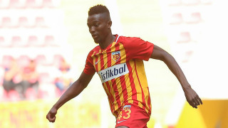 Άρης: Το ψάχνει ξανά για Μενσά, ο παίκτης θέλει αλλά η Αλ Ριάντ ζητάει... πολλά