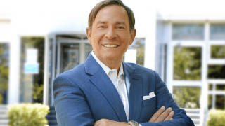 Έξαλλος ο αδελφός της Κορακάκη με το σχόλιο του Δημοσθένη Καρμοίρη στην ΕΡΤ!