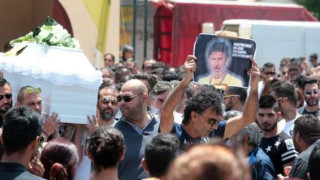  Χιλιάδες κόσμου στην κηδεία του 45χρονου Ρομά